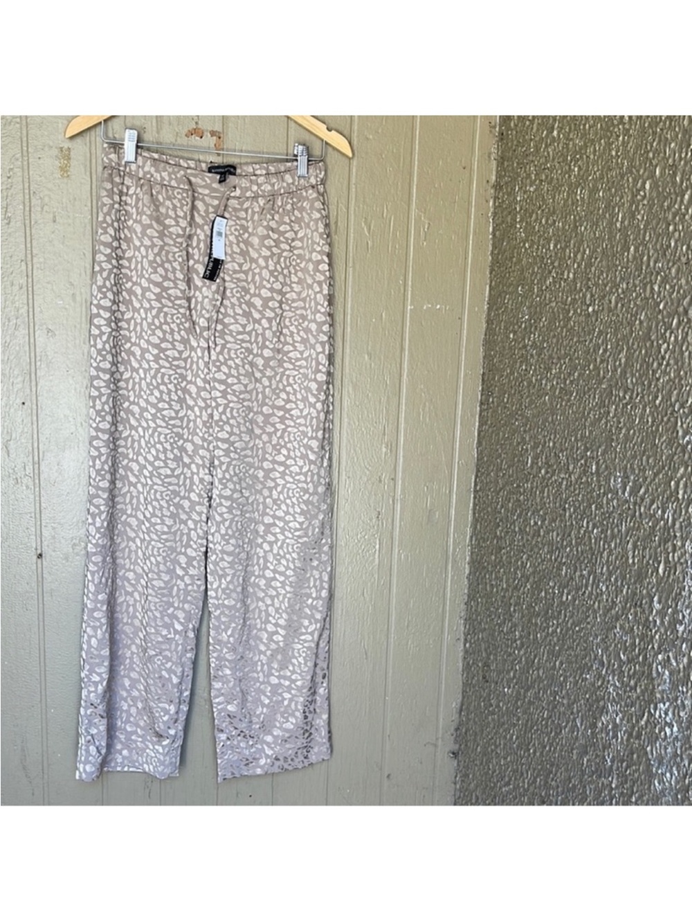 Banana Republic Light Taupe Animal Print Wide Leg Pants Size